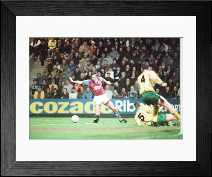 Framed Print : Norwich 1-0 Aston Villa, League match at Carrow Road, Wednesday 24th March 1993 Framed Print : Norwich 1-0 Aston Villa, League match at Carrow Road, Wednesday 24th March 1993