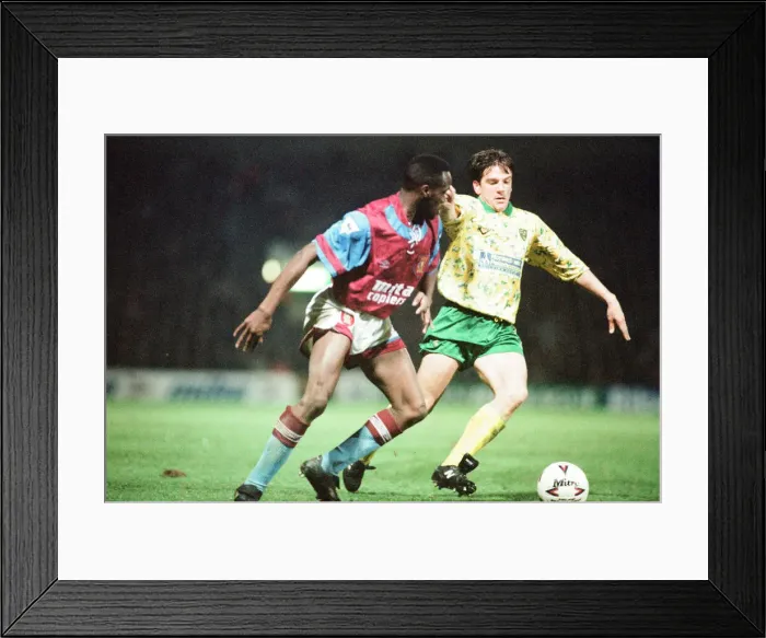 Framed Print : Norwich 1-0 Aston Villa, League match at Carrow Road, Wednesday 24th March 1993 Framed Print : Norwich 1-0 Aston Villa, League match at Carrow Road, Wednesday 24th March 1993