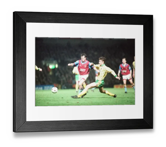 Framed Print : Norwich 1-0 Aston Villa, League match at Carrow Road, Wednesday 24th March 1993 Framed Print : Norwich 1-0 Aston Villa, League match at Carrow Road, Wednesday 24th March 1993