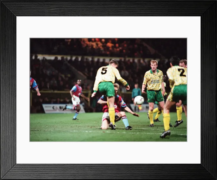 Framed Print : Norwich 1-0 Aston Villa, League match at Carrow Road, Wednesday 24th March 1993 Framed Print : Norwich 1-0 Aston Villa, League match at Carrow Road, Wednesday 24th March 1993
