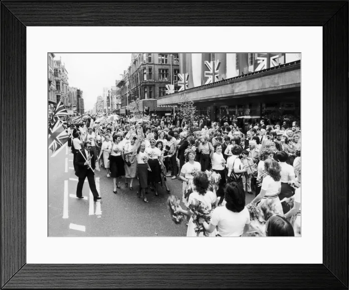 Framed Print : Kendal Milne launch their British And Proud Of It'campaign with a parade Framed Print : Kendal Milne launch their British And Proud Of It'campaign with a parade