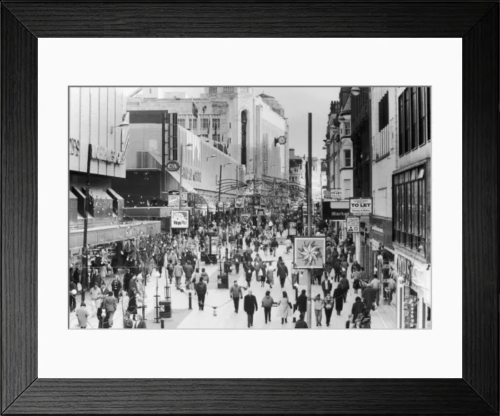 Framed Print : Manchester City centre busy with January Sale shoppers. 7th January 1987 Framed Print : Manchester City centre busy with January Sale shoppers. 7th January 1987