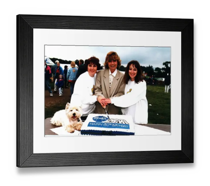 Framed Print : ACTRESS BRIONY McROBERTS AND WEE JOCK September 1997 (FROM HAMISH McBETH) GIVE P. D. S Framed Print : ACTRESS BRIONY McROBERTS AND WEE JOCK September 1997 (FROM HAMISH McBETH) GIVE P. D. S