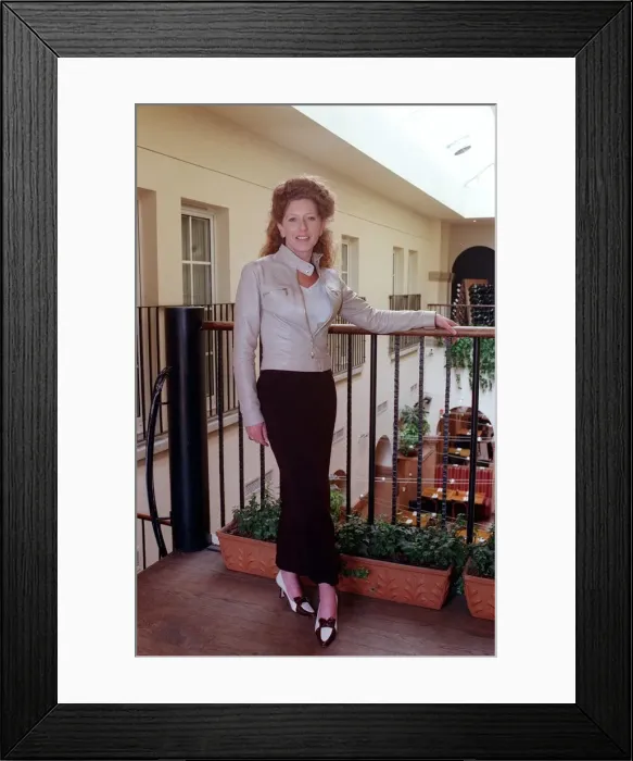 Framed Print : STYLE EXPERT KELLY HOPPEN May 1999 Resting arm on bannister Framed Print : STYLE EXPERT KELLY HOPPEN May 1999 Resting arm on bannister