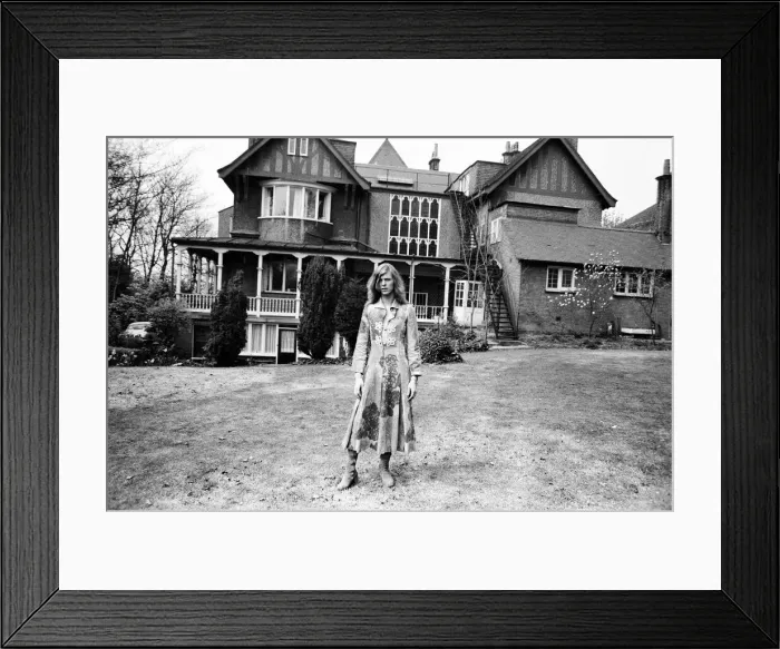 Framed Print : David Bowie at his home, Haddon Hall, at Beckenham, Kent, 20th April 1971 Framed Print : David Bowie at his home, Haddon Hall, at Beckenham, Kent, 20th April 1971