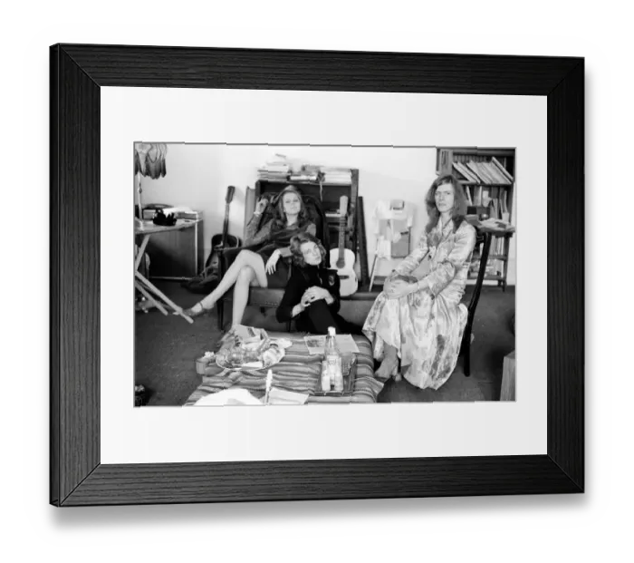 Framed Print : David Bowie and wife Angie, at home, Haddon Hall, at Beckenham, Kent, 20th April 1971 Framed Print : David Bowie and wife Angie, at home, Haddon Hall, at Beckenham, Kent, 20th April 1971