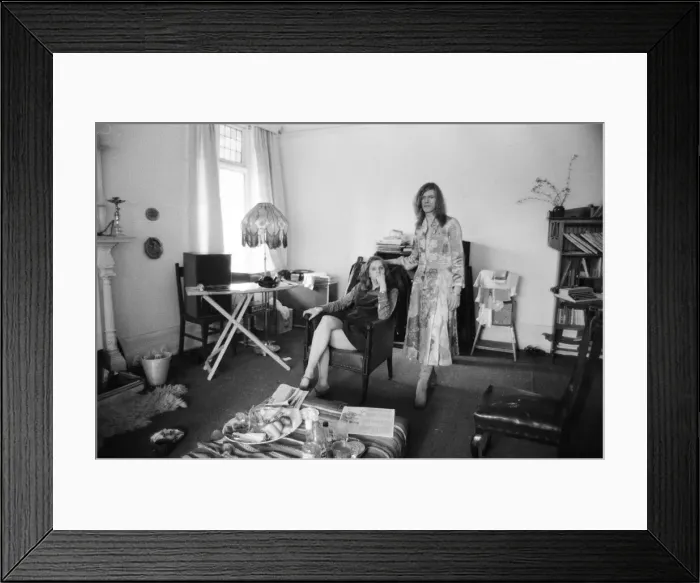 Framed Print : David Bowie and wife Angie, at home, Haddon Hall, at Beckenham, Kent, 20th April 1971