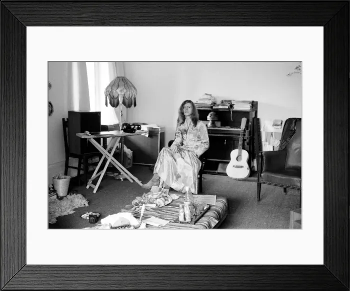 Framed Print : David Bowie at his home, Haddon Hall, at Beckenham, Kent, 20th April 1971 Framed Print : David Bowie at his home, Haddon Hall, at Beckenham, Kent, 20th April 1971