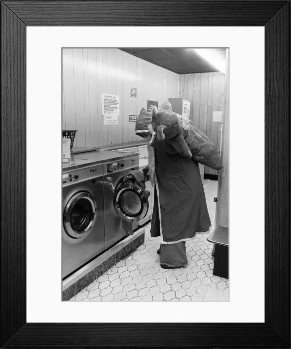 Framed Print : Santa Claus, makes time for Laundry, ahead of Christmas, 10th December 1977