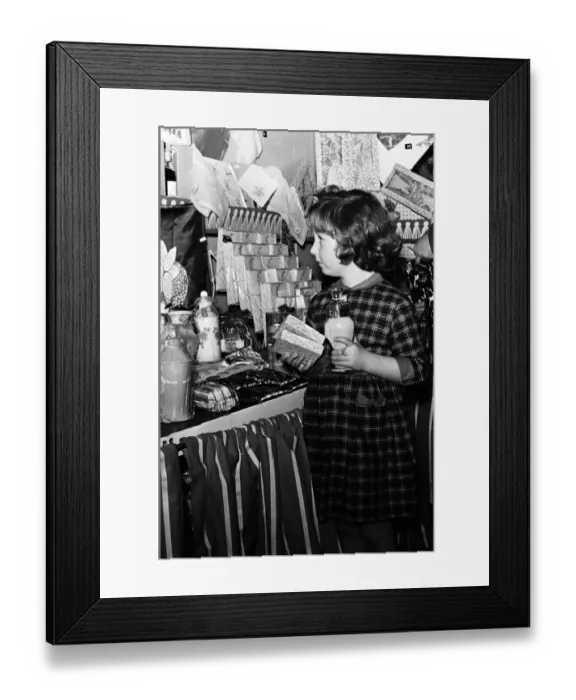 Framed Print : Child buys christmas present for mother, 27th November 1963 Framed Print : Child buys christmas present for mother, 27th November 1963