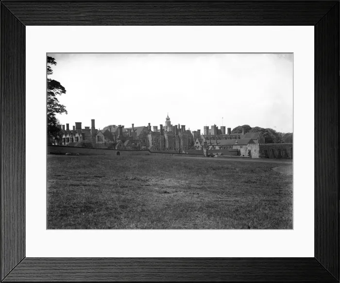 Framed Print : Knole House, English country house in Sevenoaks, west Kent. Circa 1920 Framed Print : Knole House, English country house in Sevenoaks, west Kent. Circa 1920