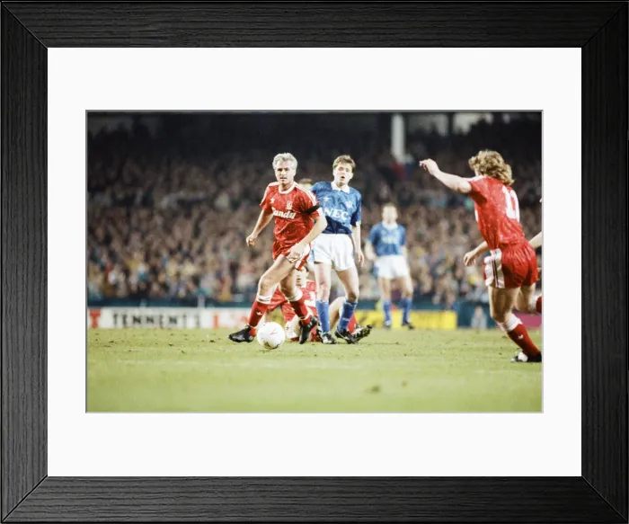 Framed Print : Action from the FA cup fourth round match replay between Everton Framed Print : Action from the FA cup fourth round match replay between Everton