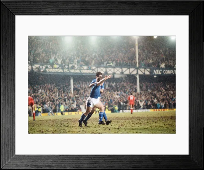 Framed Print : Action from the FA cup fourth round match replay between Everton Framed Print : Action from the FA cup fourth round match replay between Everton