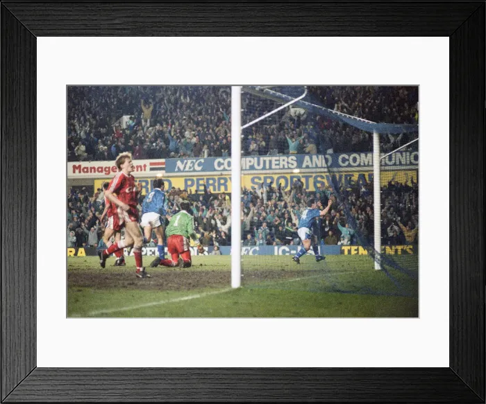 Framed Print : Action from the FA cup fourth round match replay between Everton Framed Print : Action from the FA cup fourth round match replay between Everton