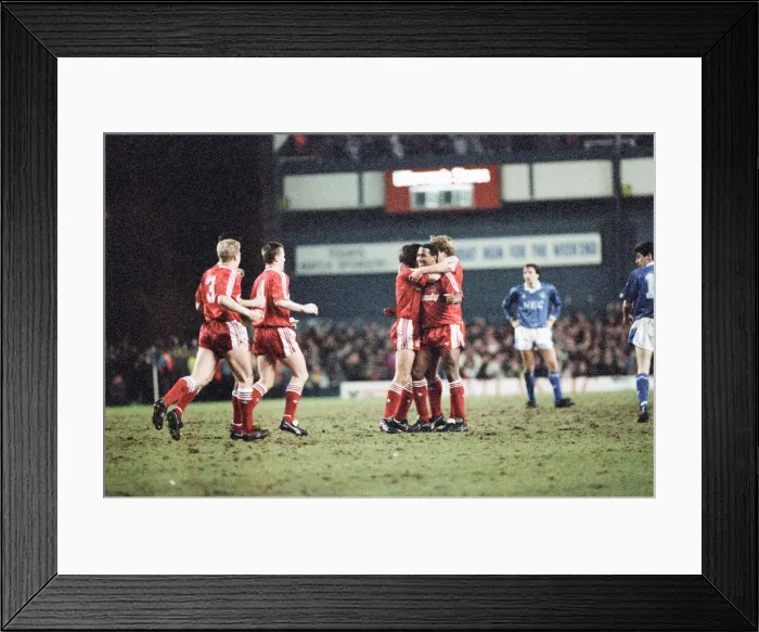 Framed Print : Action from the FA cup fourth round match replay between Everton Framed Print : Action from the FA cup fourth round match replay between Everton