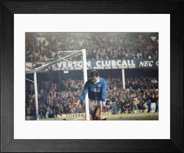Framed Print : Action from the FA cup fourth round match replay between Everton Framed Print : Action from the FA cup fourth round match replay between Everton