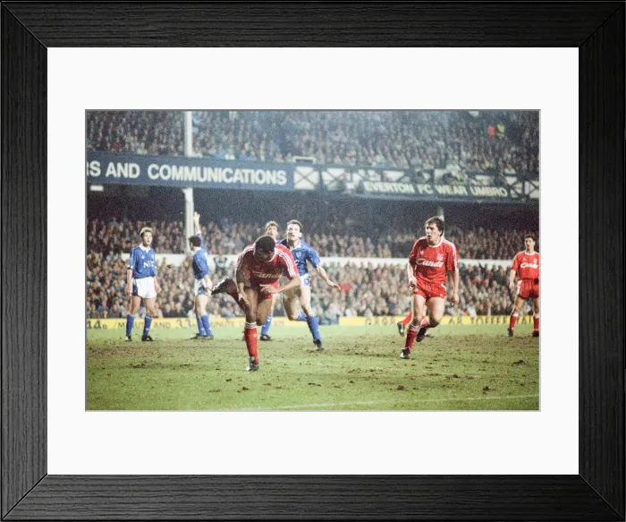 Framed Print : Action from the FA cup fourth round match replay between Everton Framed Print : Action from the FA cup fourth round match replay between Everton