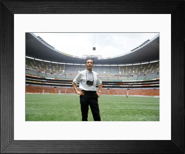 Framed Print : 1970 World Cup tournament in Mexico. Mirror photographer Monte Fresco in the Azteca Framed Print : 1970 World Cup tournament in Mexico. Mirror photographer Monte Fresco in the Azteca
