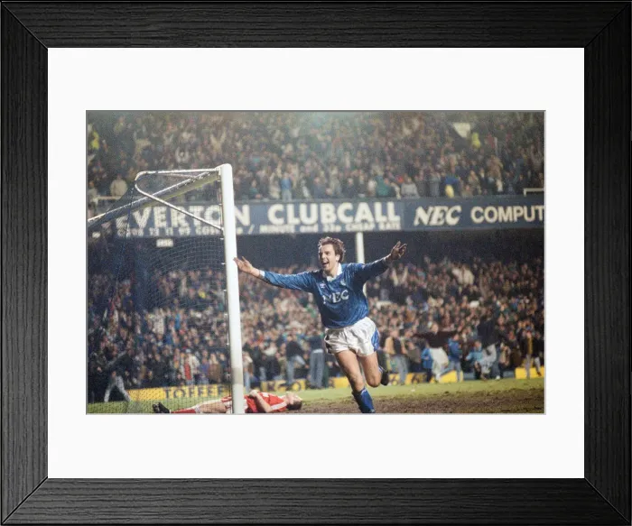Framed Print : Action from the FA cup fourth round match replay between Everton Framed Print : Action from the FA cup fourth round match replay between Everton