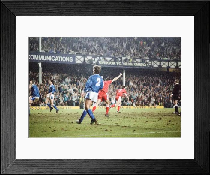 Framed Print : Action from the FA cup fourth round match replay between Everton Framed Print : Action from the FA cup fourth round match replay between Everton