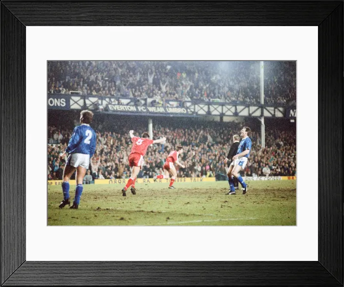 Framed Print : Action from the FA cup fourth round match replay between Everton Framed Print : Action from the FA cup fourth round match replay between Everton