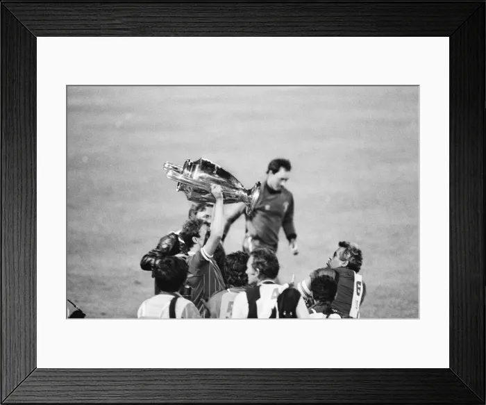 Framed Print : 1984 European Cup Final at Stadio Olimpico, Rome. Liverpool 1-1 As Roma Framed Print : 1984 European Cup Final at Stadio Olimpico, Rome. Liverpool 1-1 As Roma