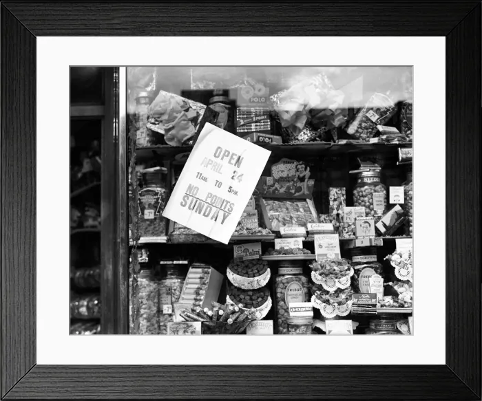 Framed Print : Boys visit a local sweet shop as the end of sweet rationing is enforced, 22nd April 1949