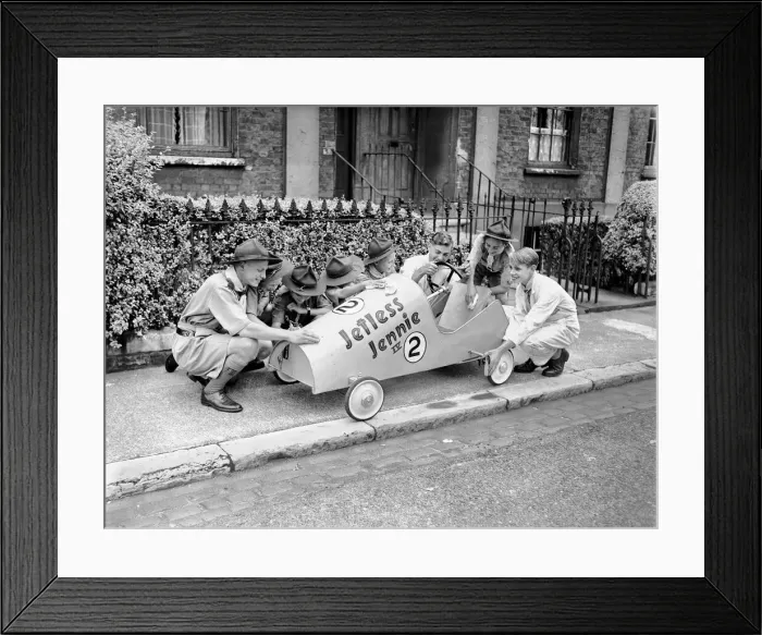 Framed Print : Woolwich boys prepare for Soapbox Derby, 30th August 1954 Framed Print : Woolwich boys prepare for Soapbox Derby, 30th August 1954