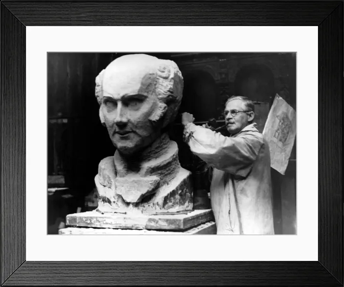 Framed Print : The replacement head for Greys Monument, Newcastle Framed Print : The replacement head for Greys Monument, Newcastle
