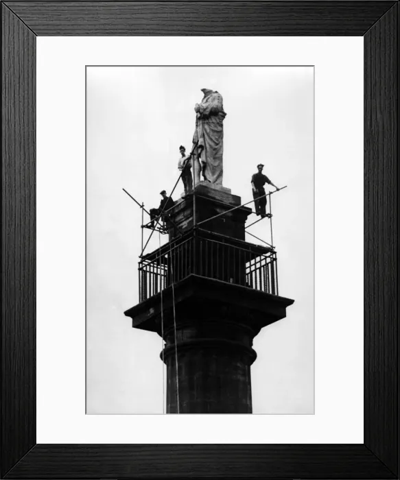 Framed Print : Scaffolders prepare Greys Monument, Newcastle, for the replacement head to be Framed Print : Scaffolders prepare Greys Monument, Newcastle, for the replacement head to be
