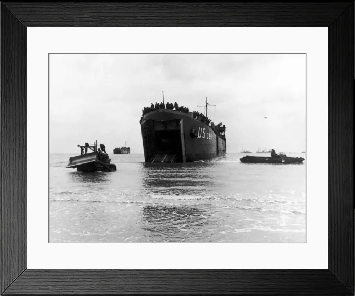 Framed Print : Americans landing on Normandy Beach, Brittany on D-Day June 1944 Framed Print : Americans landing on Normandy Beach, Brittany on D-Day June 1944