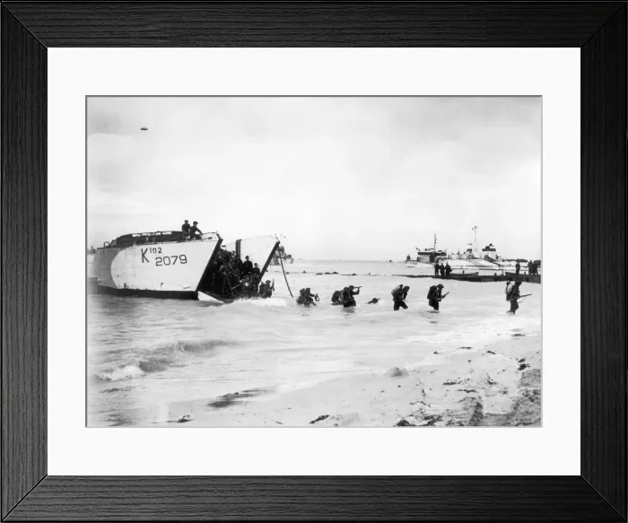 Framed Print : Canadian Troops landing on the beaches of Northern France durring the Allied D-Day Framed Print : Canadian Troops landing on the beaches of Northern France durring the Allied D-Day