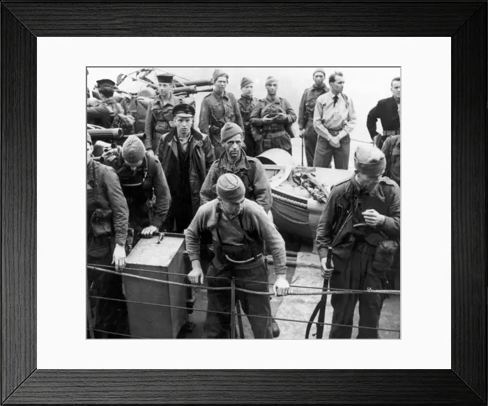 Framed Print : WW2 British troops disembark after returning from the biggest ever Combined Operations Framed Print : WW2 British troops disembark after returning from the biggest ever Combined Operations