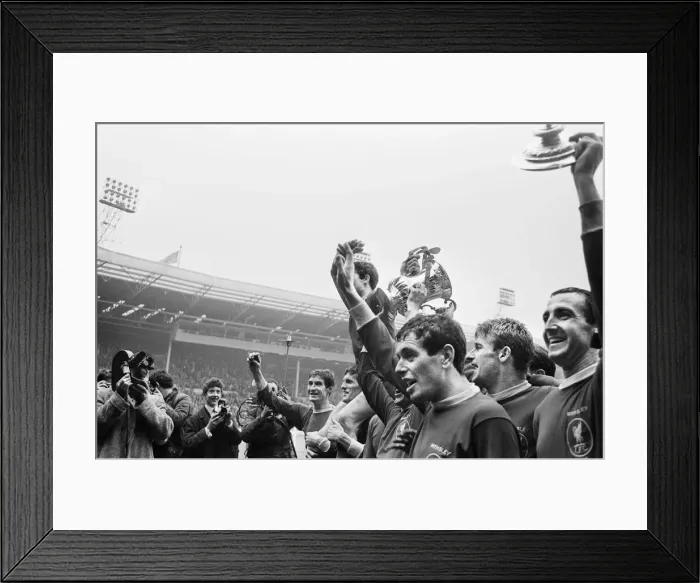 Framed Print : Liverpool 2 v Leeds United 1, FA Cup Final at Wembley Stadium Framed Print : Liverpool 2 v Leeds United 1, FA Cup Final at Wembley Stadium