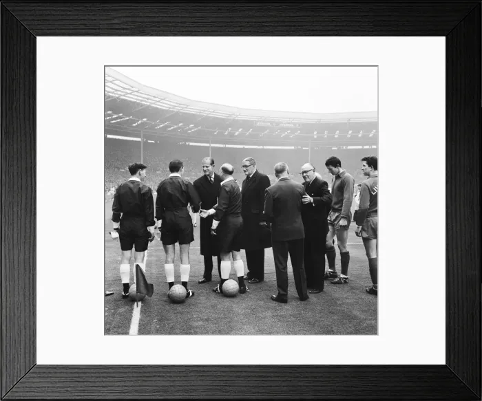 Framed Print : Liverpool 2 v Leeds United 1, FA Cup Final at Wembley Stadium Framed Print : Liverpool 2 v Leeds United 1, FA Cup Final at Wembley Stadium
