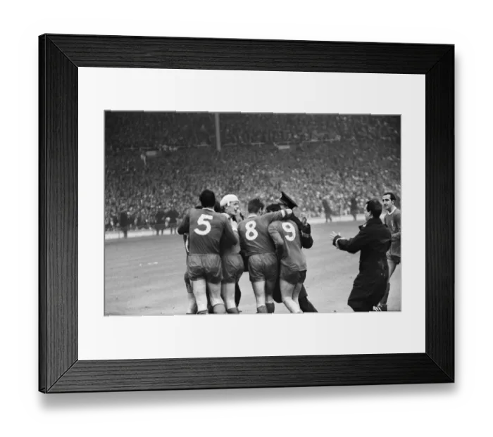 Framed Print : FA Cup Final at Wembley Stadium, Liverpool 2 v Leeds United 1