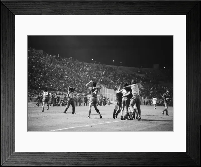 Framed Print : 1984 European Cup Final at Stadio Olimpico, Rome. Liverpool 1-1 As Roma Framed Print : 1984 European Cup Final at Stadio Olimpico, Rome. Liverpool 1-1 As Roma