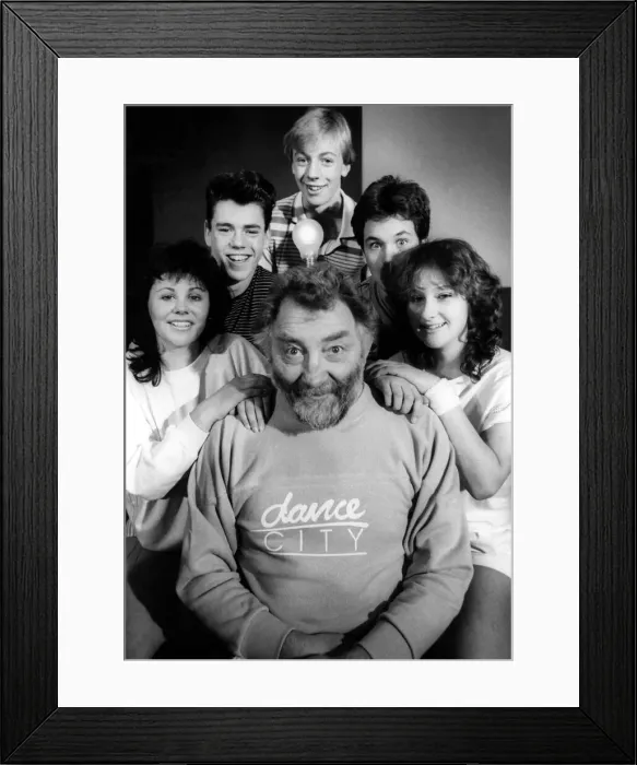 Framed Print : David Bellamy with young actors at Newcastles Eldon Square Recreation Centre on 15th Framed Print : David Bellamy with young actors at Newcastles Eldon Square Recreation Centre on 15th