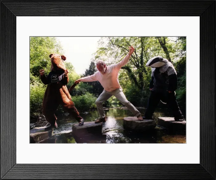 Framed Print : David Bellamy in Jesmond Dene meeting and talking to children for Wildlife week on 10th Framed Print : David Bellamy in Jesmond Dene meeting and talking to children for Wildlife week on 10th
