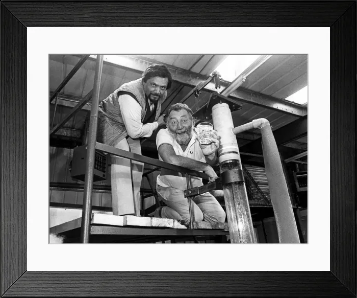 Framed Print : Beer loving TV botanist David Bellamy with Ces Vallally on 20th May, 1986 Framed Print : Beer loving TV botanist David Bellamy with Ces Vallally on 20th May, 1986