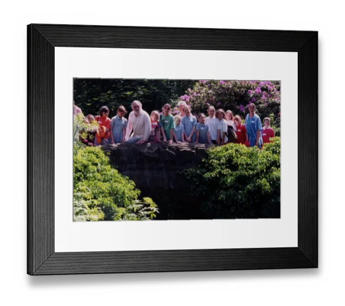Framed Print : David Bellamy in Jesmond Dene meeting and talking to children for Wildlife week on 10th Framed Print : David Bellamy in Jesmond Dene meeting and talking to children for Wildlife week on 10th