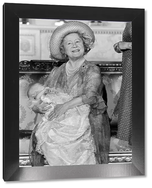 Prince William Collection 1982 Queen Mother with great grandson William in