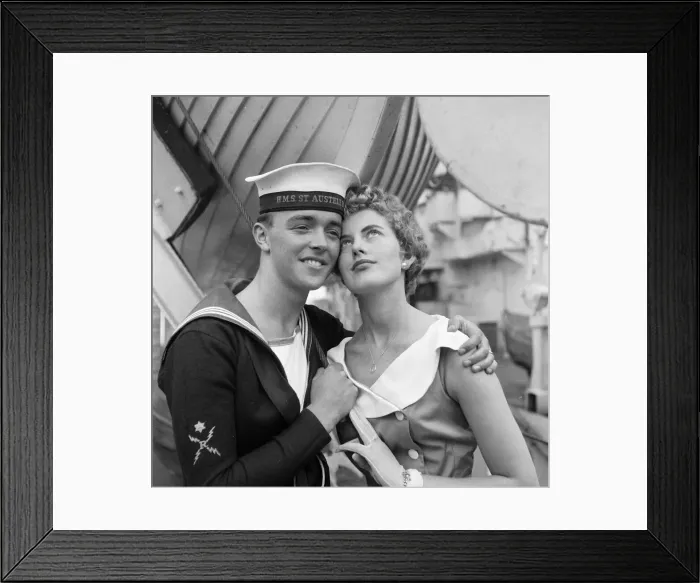Framed Print : Love and Romance on board the Frigate HMS St Austell, who arrived at Her Majesty