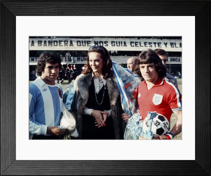 Framed Print : International Friendly match in Buenos Aires. Argentina 1 v England 1 Framed Print : International Friendly match in Buenos Aires. Argentina 1 v England 1
