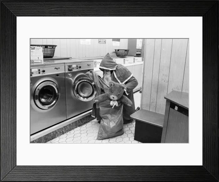 Framed Print : Santa Claus, makes time for Laundry, ahead of Christmas, 10th December 1977 Framed Print : Santa Claus, makes time for Laundry, ahead of Christmas, 10th December 1977