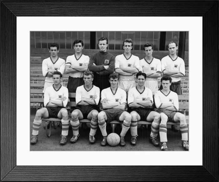 Framed Print : Crystal palace line up for their pre season photocall ahead of the 1957 - 1958 campaign