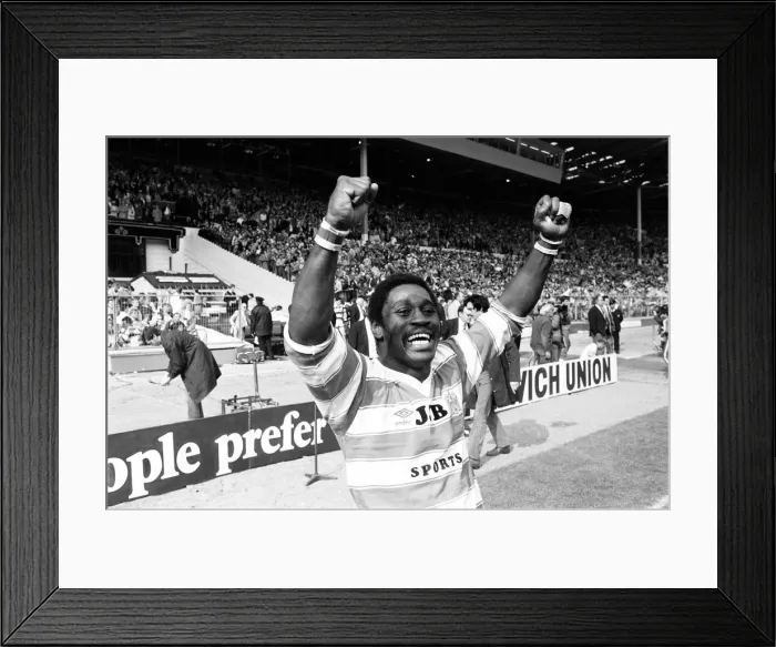 Framed Print : Henderson Gill, Wigan 28-24 Hull, Rugby League, Challenge Cup Final, Wembley Stadium Framed Print : Henderson Gill, Wigan 28-24 Hull, Rugby League, Challenge Cup Final, Wembley Stadium
