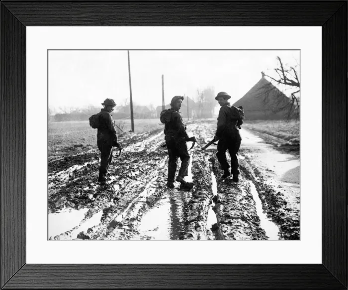 Framed Print : British troops walking up to the front line through deep mud and over heavy ground Framed Print : British troops walking up to the front line through deep mud and over heavy ground