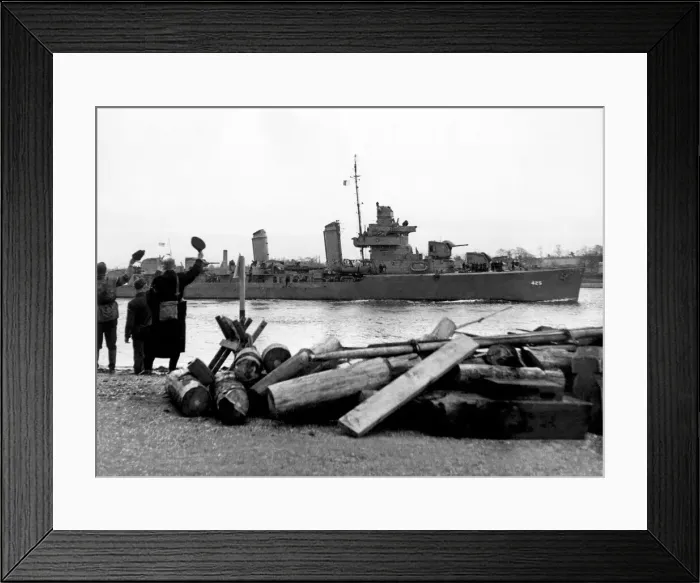 Framed Print : An American destroyer coming to her anchorage in a north of Ireland port during Framed Print : An American destroyer coming to her anchorage in a north of Ireland port during
