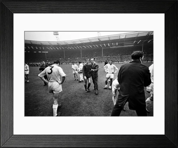 Framed Print : Liverpool 2-1 Leeds United 1965 FA Cup Final. 1st May 1965 (Picture Framed Print : Liverpool 2-1 Leeds United 1965 FA Cup Final. 1st May 1965 (Picture